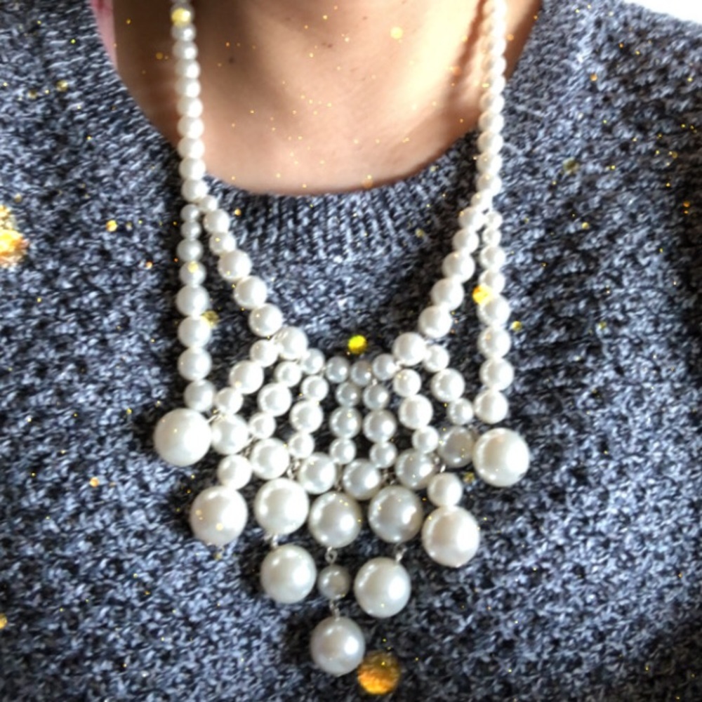 Gorgeous pearl bib necklace